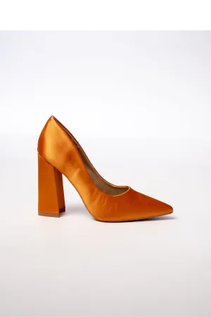 Block heel pumps