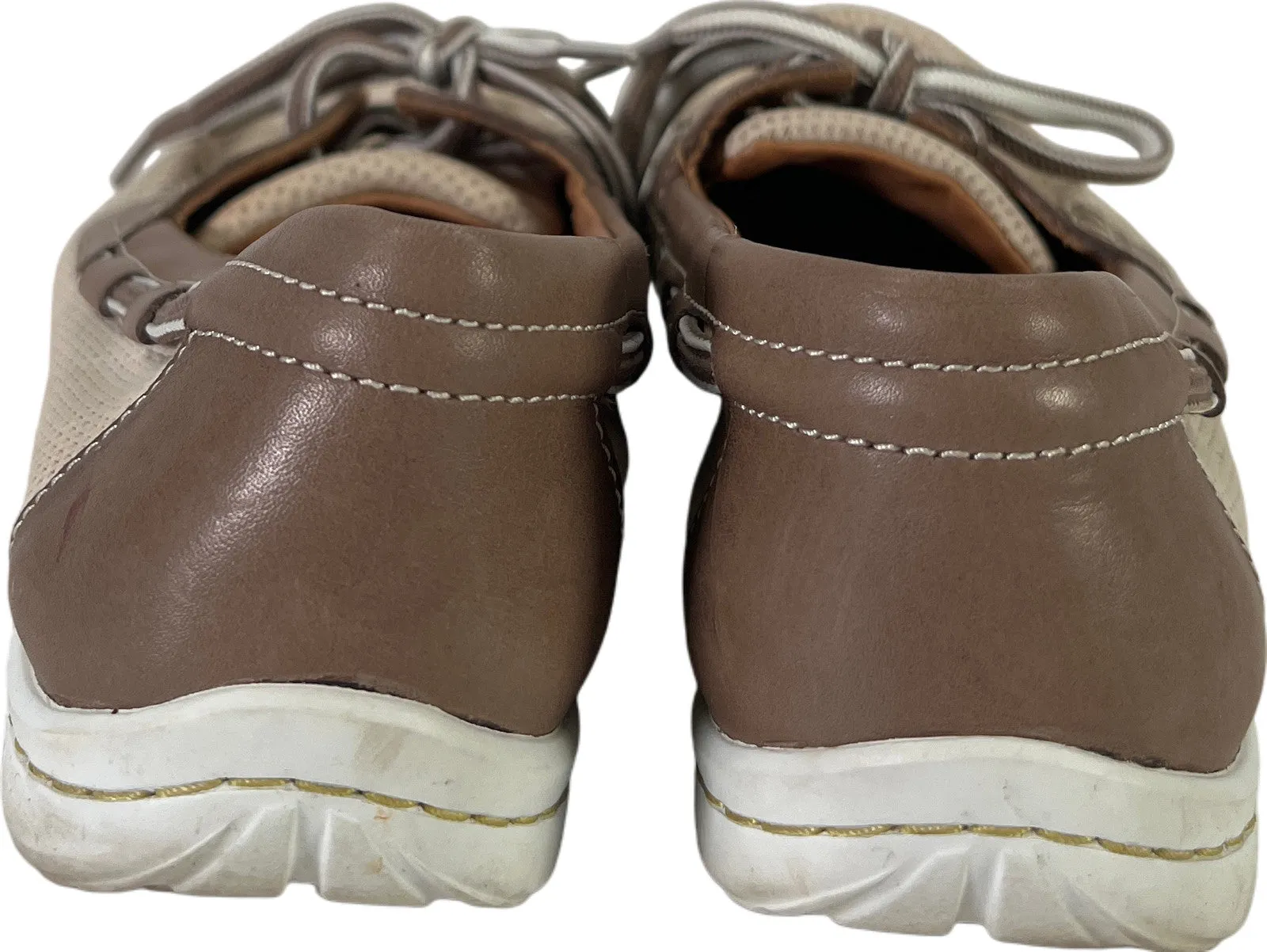 Clarks Artisan Women’s Ivory/Gray Leather Slip On Boat Shoes - 7