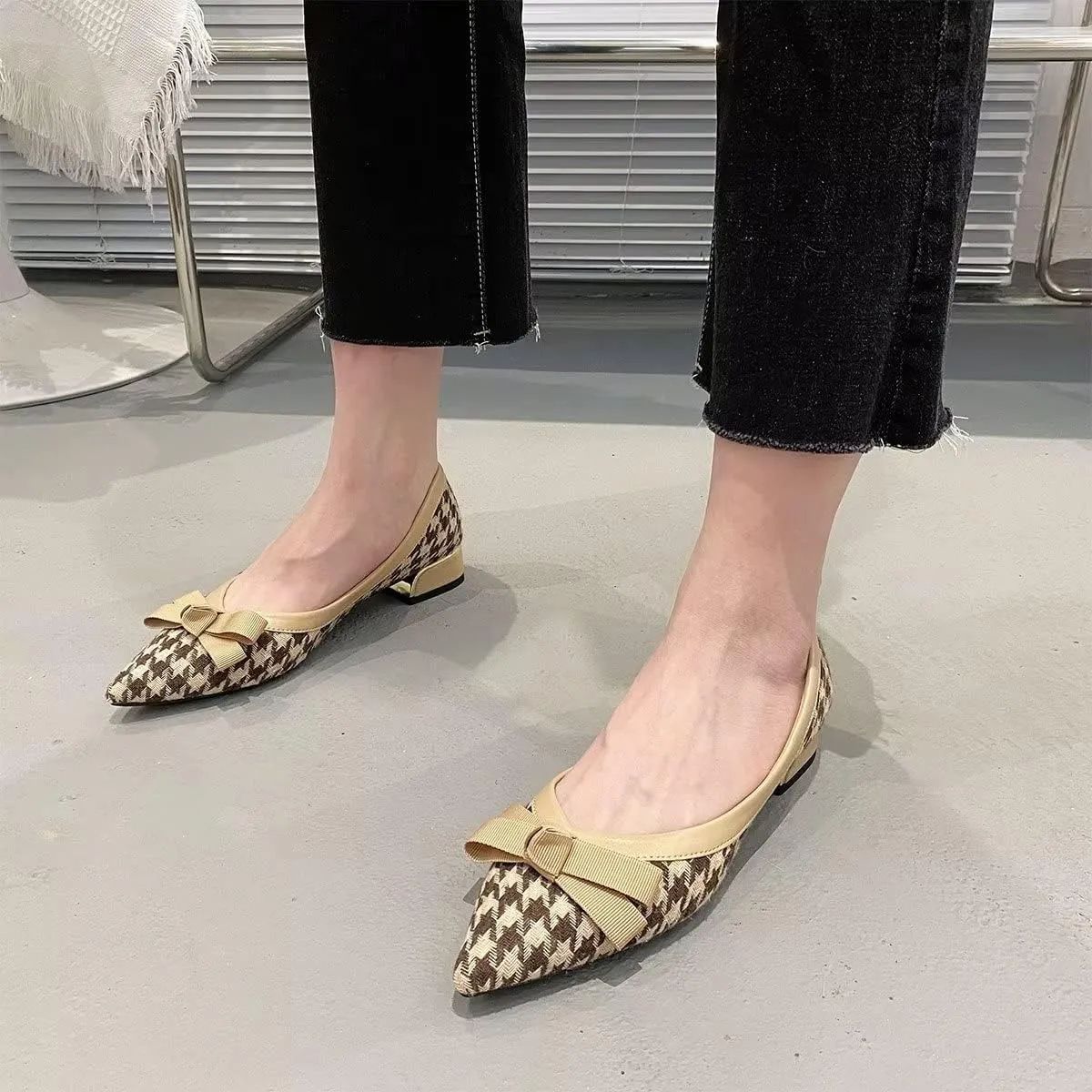Hee grand Women Pointed Toe Chunky Heels Classic Plaid Bow-Knot Dressy Pump Comfort Low Heels for Work