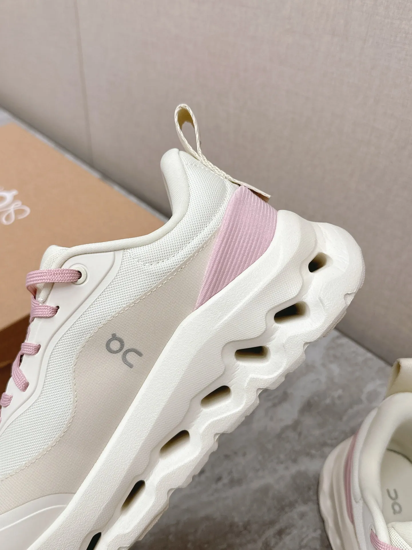 RUN SNEAKER IN PASTEL GRAY MIX BABY PINK SUEDE AND MESH FABRIC