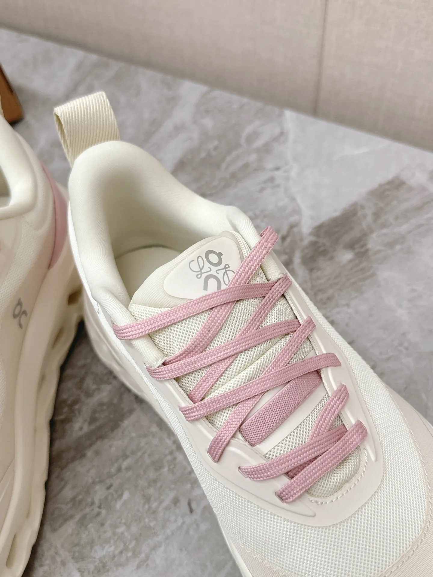 RUN SNEAKER IN PASTEL GRAY MIX BABY PINK SUEDE AND MESH FABRIC