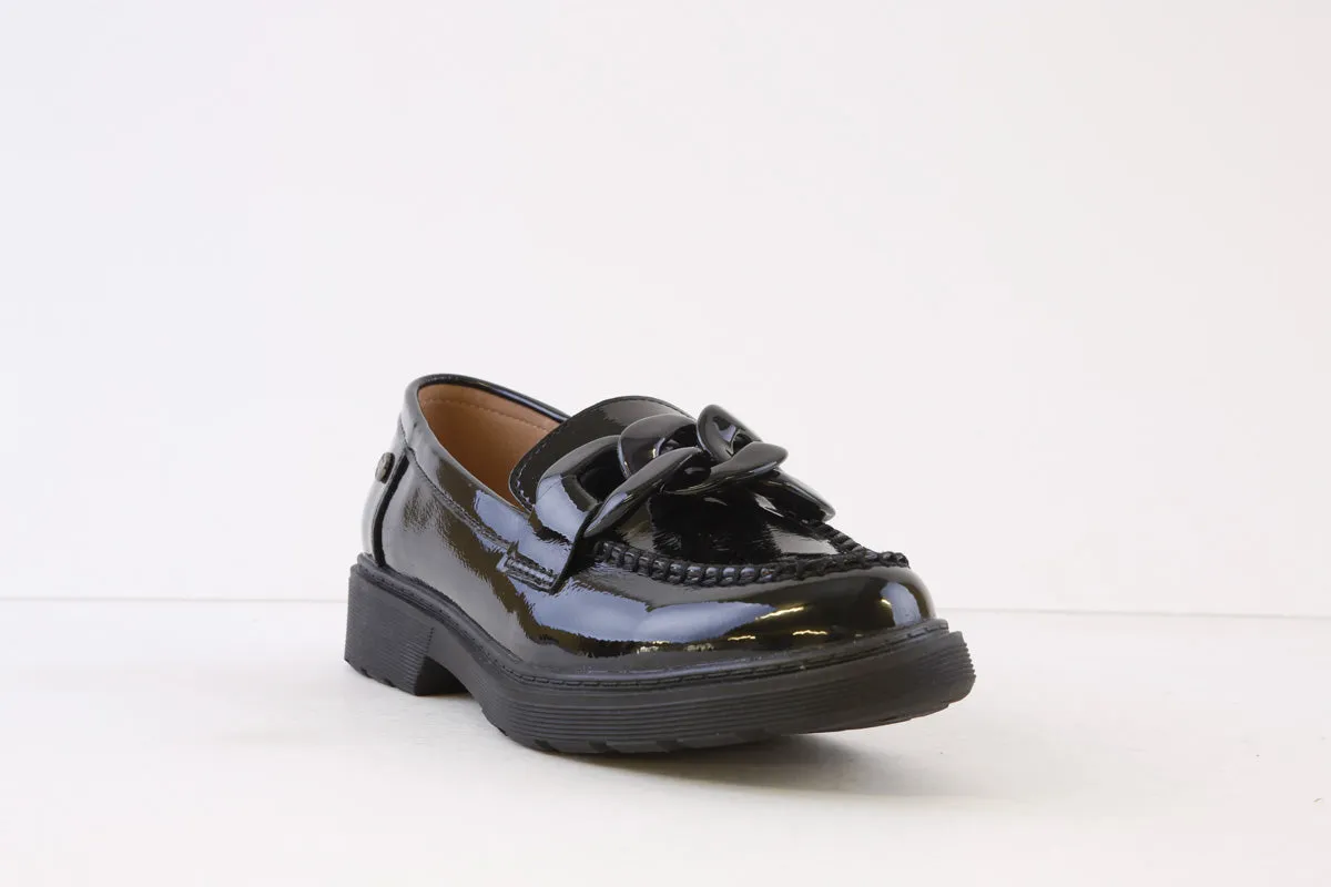 XTI - 141174 FLAT LOAFER WITH CHAIN DETAIL - BLACK PATENT